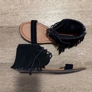 Minnetonka Black Suede Fringe Sandals 6